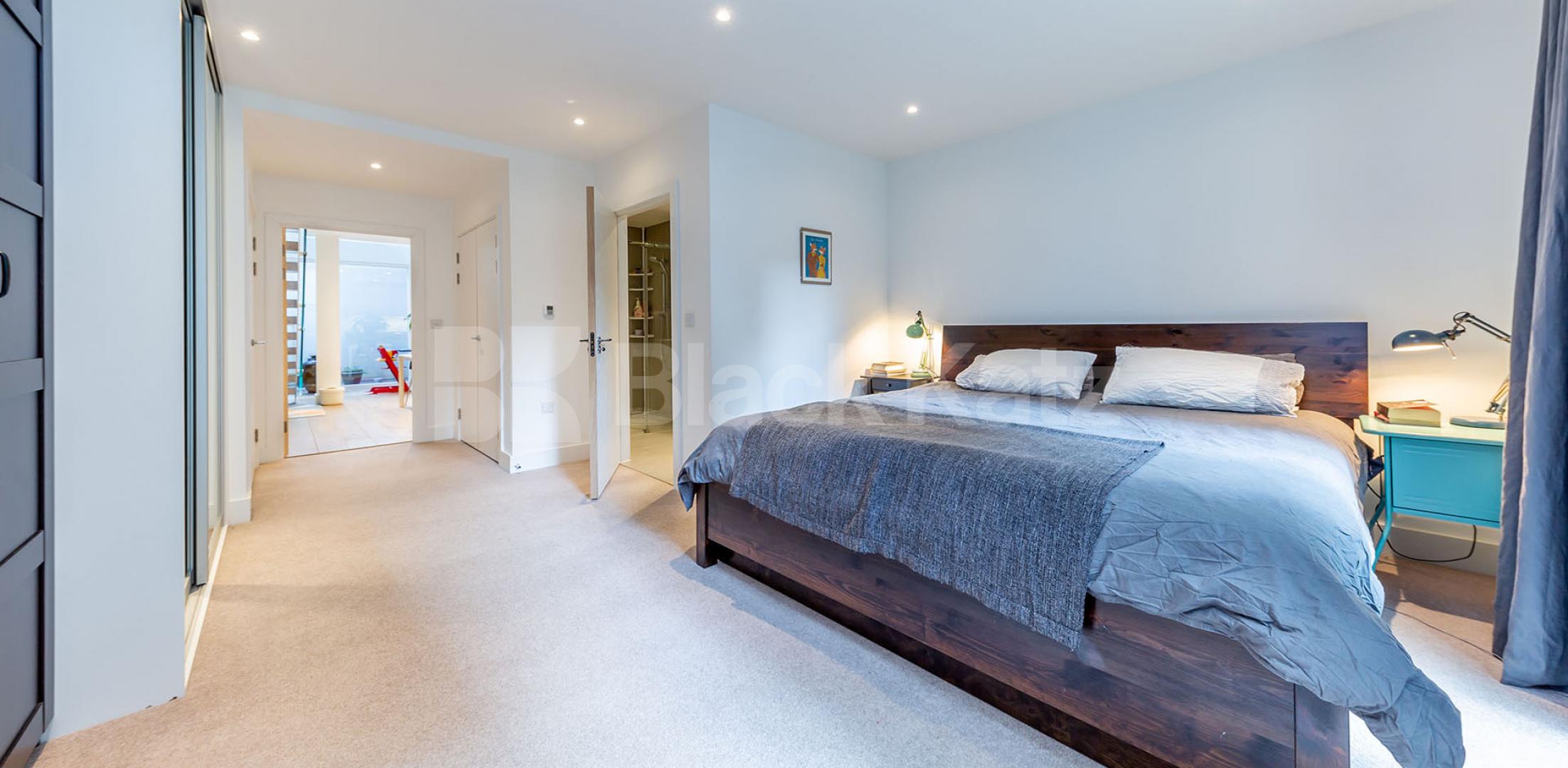 			2 BED 2 BATH + TERRACE!, 2 Bedroom, 1 bath, 1 reception Flat			 Rochester Place, CAMDEN